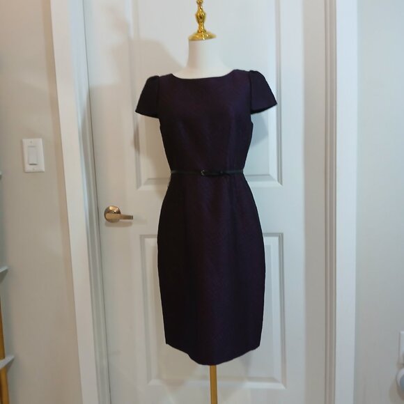 Tahari Textured Sheath Dress Women’s Size 4 Purple Belted Short Sleeve - Picture 2 of 8